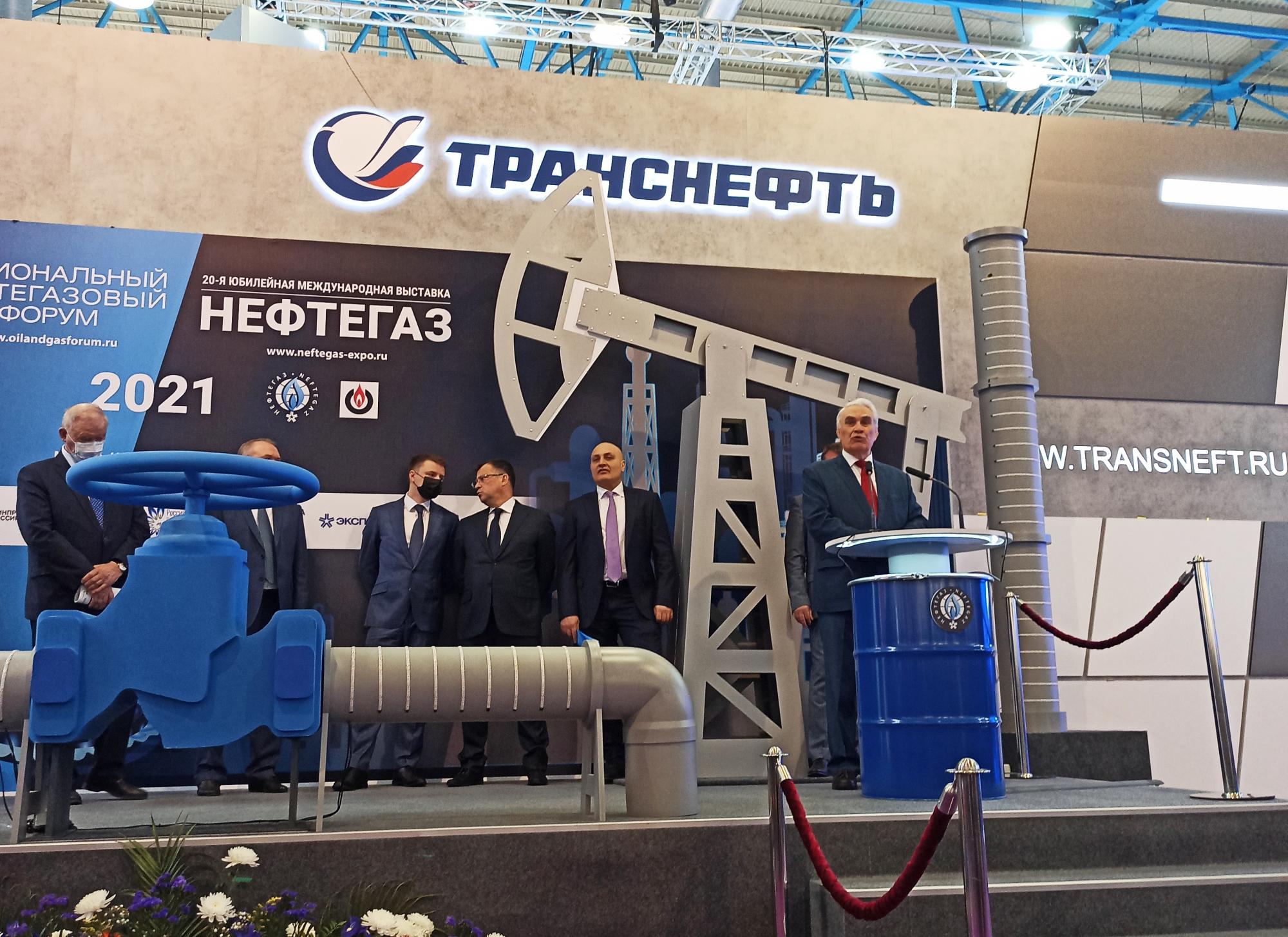 Стенд «Волгограднефтемаш» начал свою работу на выставке «Нефтегаз-2021»